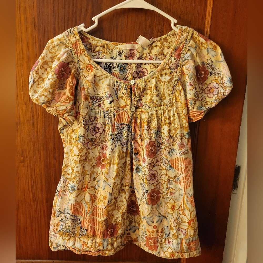 Derek Heart, small shirt, with interesting floral design.